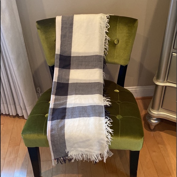 Burberry scarf - Picture 8 of 11